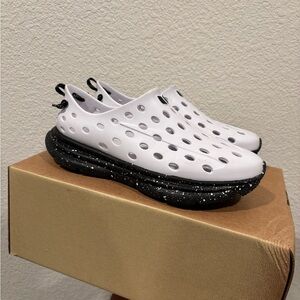 Men’s White Kane Revive Recovery Shoes Size 9 Comfort Walking Black Speckled